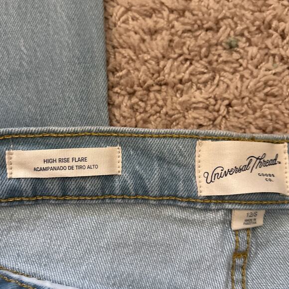 NWT Universal Thread High Rise Flare Leg Jeans Blue Light Wash Women's 12 Short - Picture 3 of 6